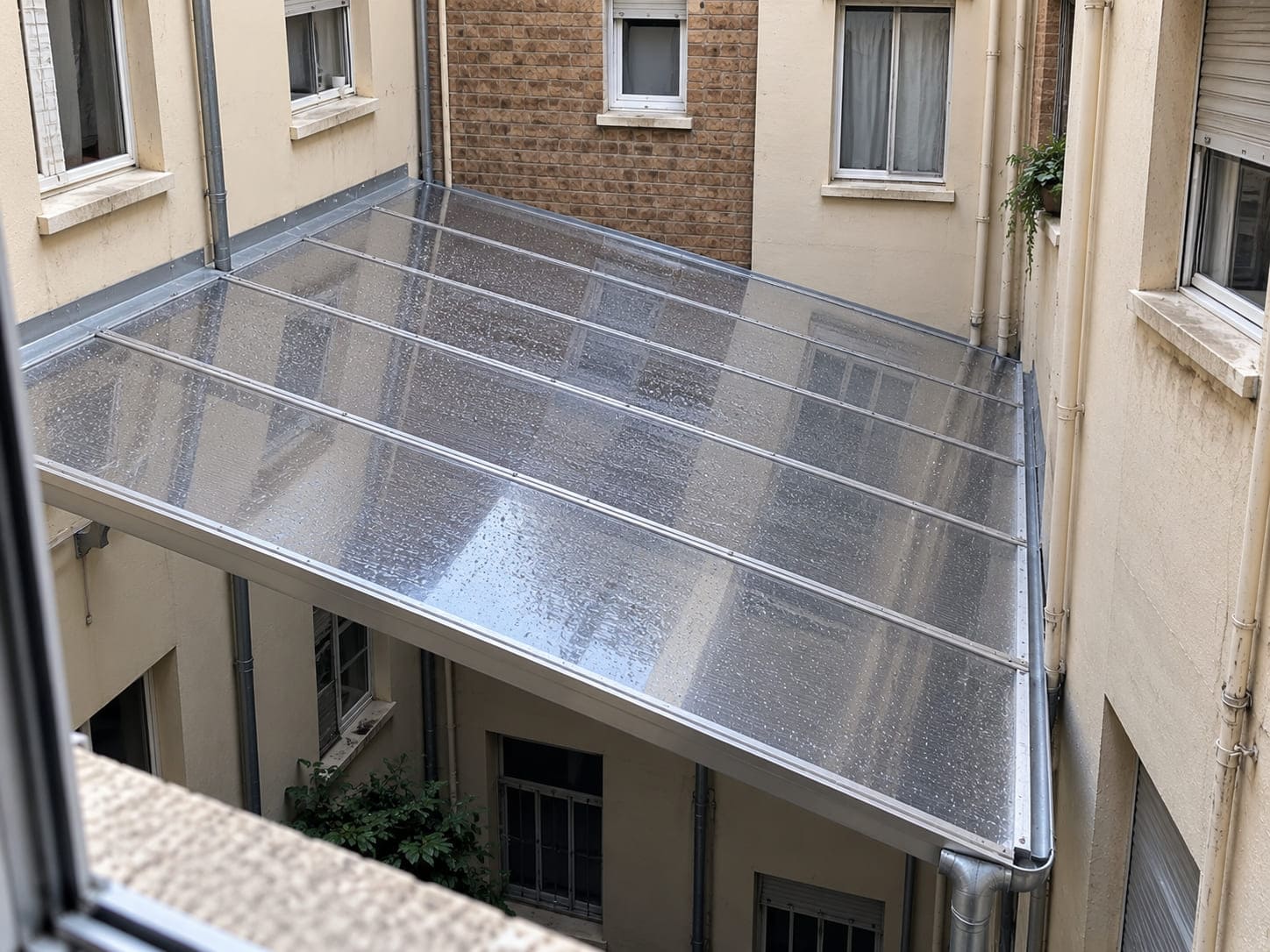 pendiente-minima-del-policarbonato-techo-patio-barcelona
